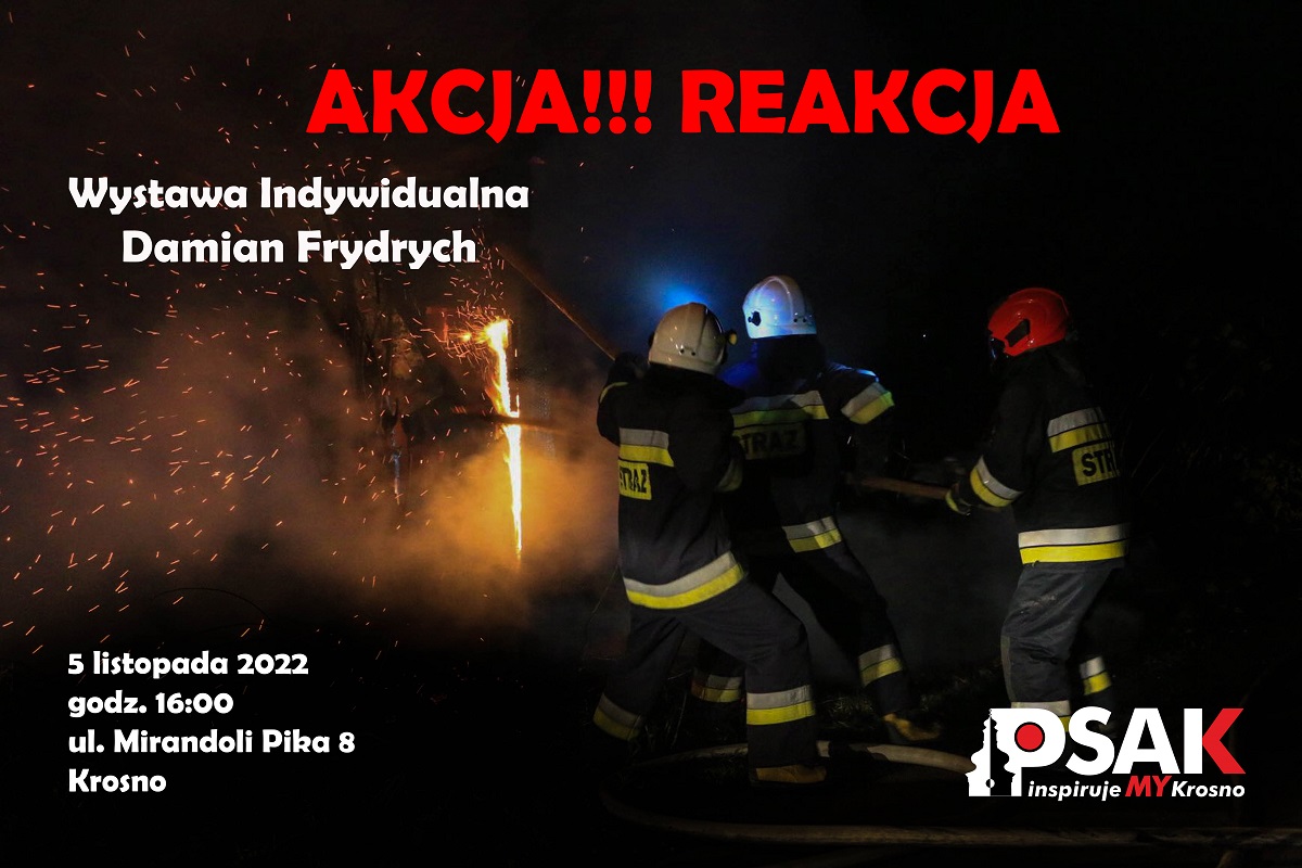 Plakat informujący o wystawie fotograficznej Damiana Frydrycha pod tytułem Akcja reakcja. Strażacy gaszący pożar.