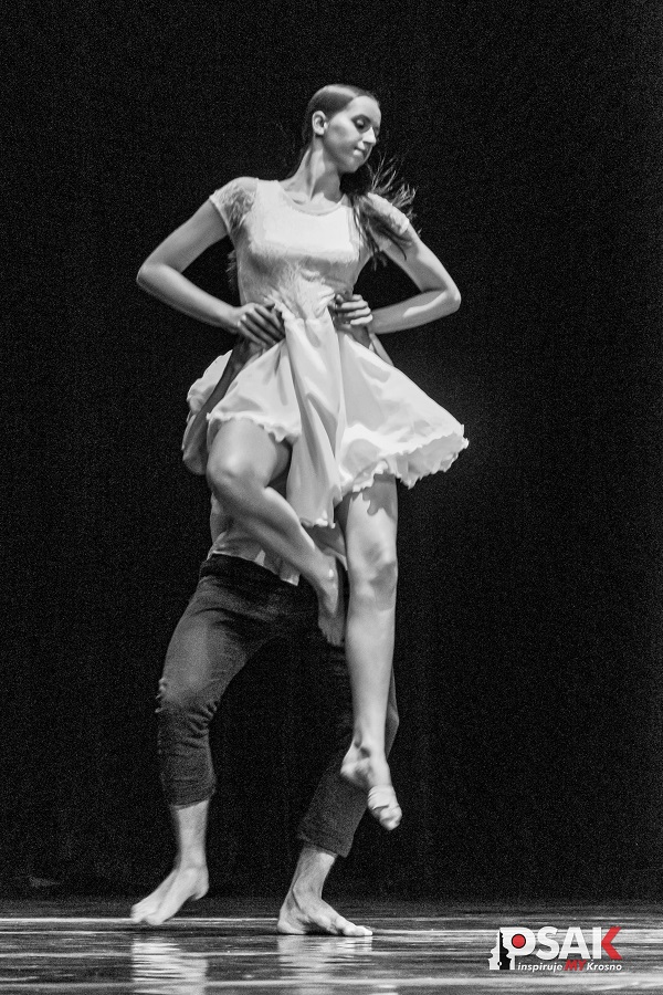 Tańcząca para, zdjęcie czarno białe